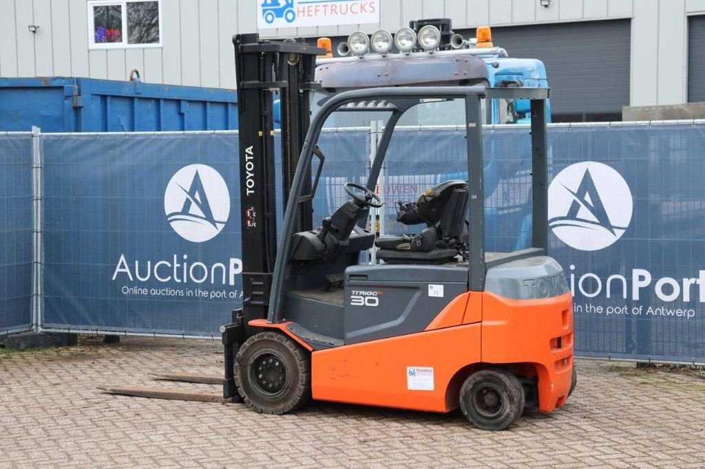 Frontstapler del tipo Toyota 8FBMKT30, Gebrauchtmaschine In Antwerpen (Immagine 3)