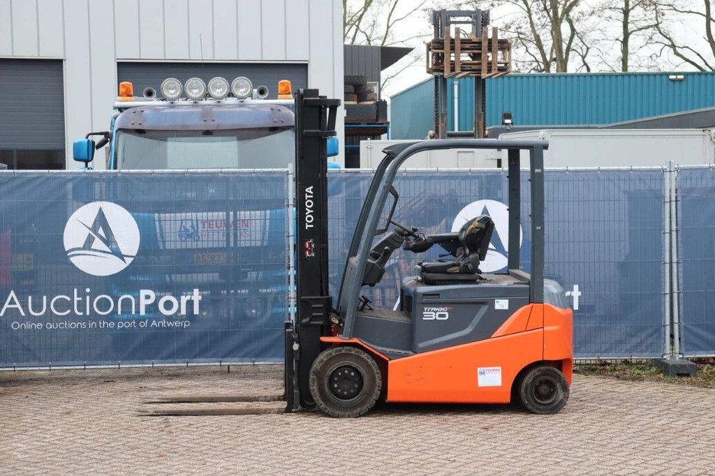 Frontstapler del tipo Toyota 8FBMKT30, Gebrauchtmaschine In Antwerpen (Immagine 1)