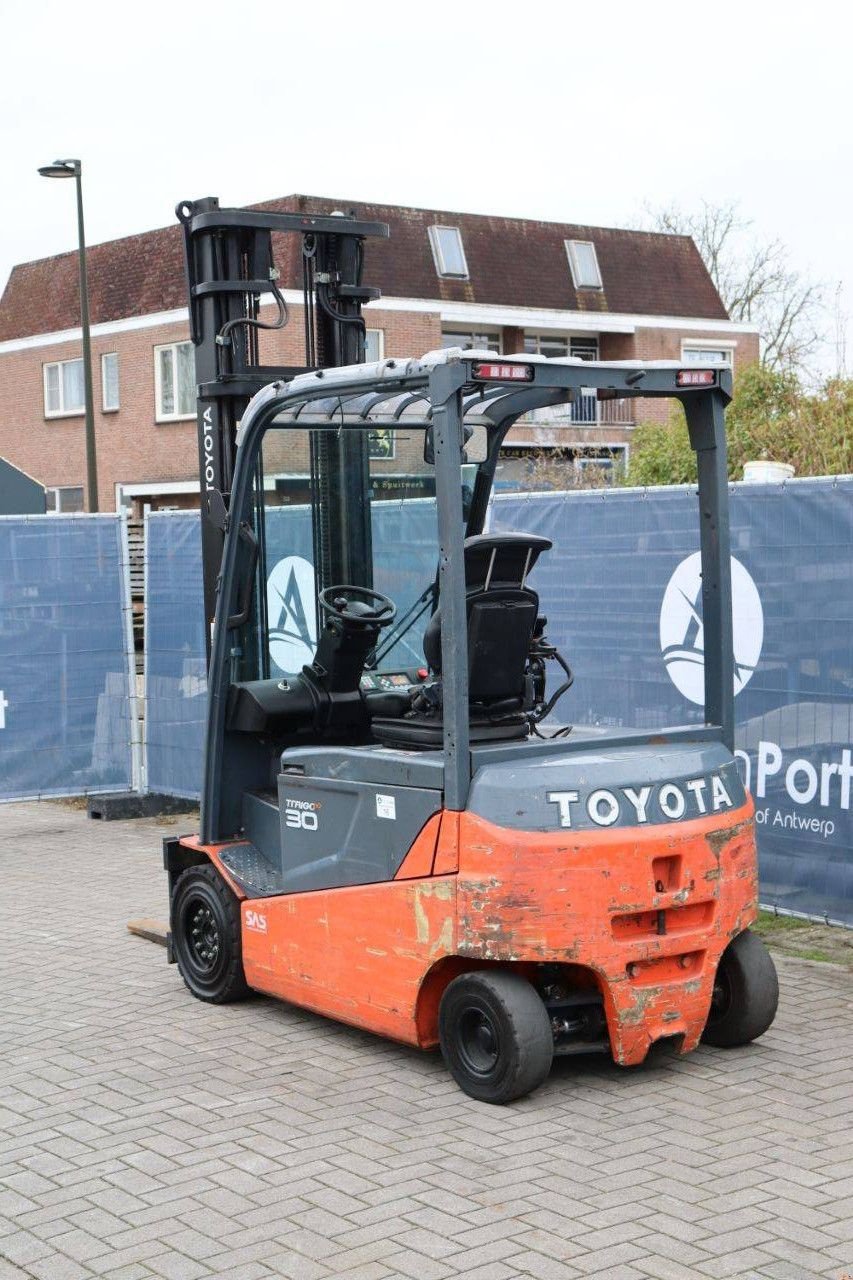 Frontstapler za tip Toyota 8FBMT-30, Gebrauchtmaschine u Antwerpen (Slika 4)