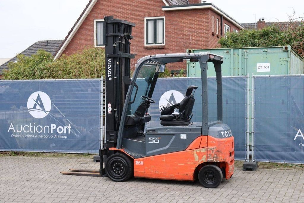 Frontstapler za tip Toyota 8FBMT-30, Gebrauchtmaschine u Antwerpen (Slika 3)