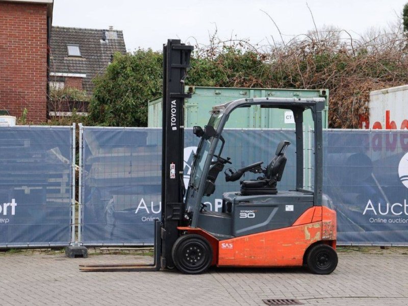 Frontstapler типа Toyota 8FBMT-30, Gebrauchtmaschine в Antwerpen