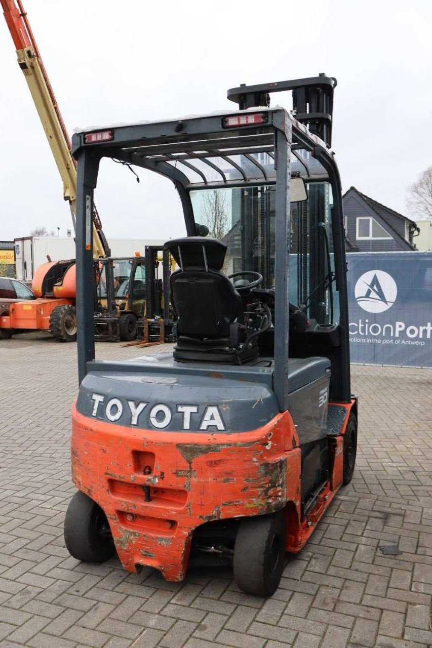Frontstapler типа Toyota 8FBMT-30, Gebrauchtmaschine в Antwerpen (Фотография 7)