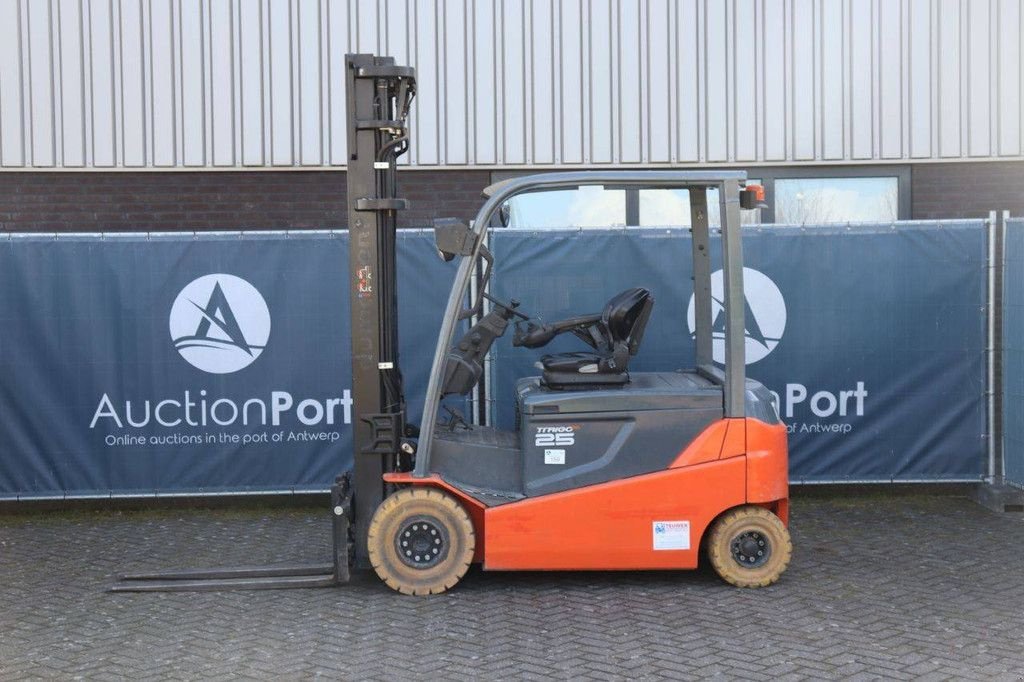 Frontstapler типа Toyota 8FBMT25, Gebrauchtmaschine в Antwerpen (Фотография 2)