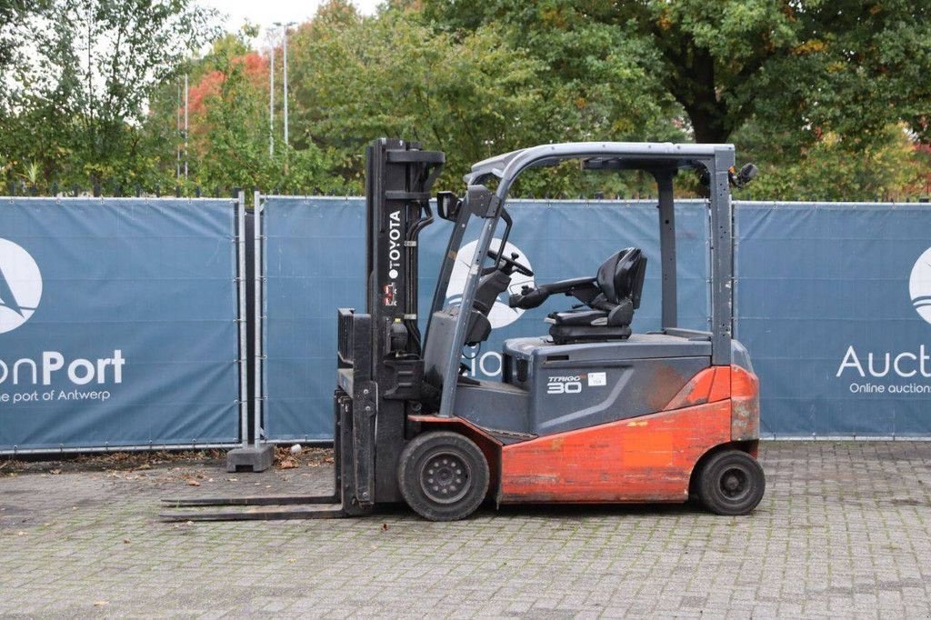 Frontstapler of the type Toyota 8FBMT30, Gebrauchtmaschine in Antwerpen (Picture 1)