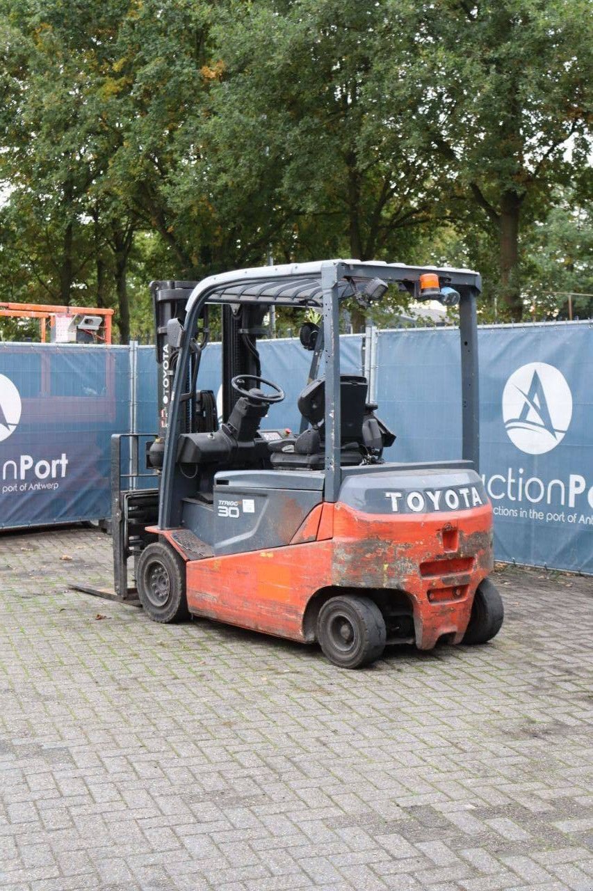Frontstapler of the type Toyota 8FBMT30, Gebrauchtmaschine in Antwerpen (Picture 4)