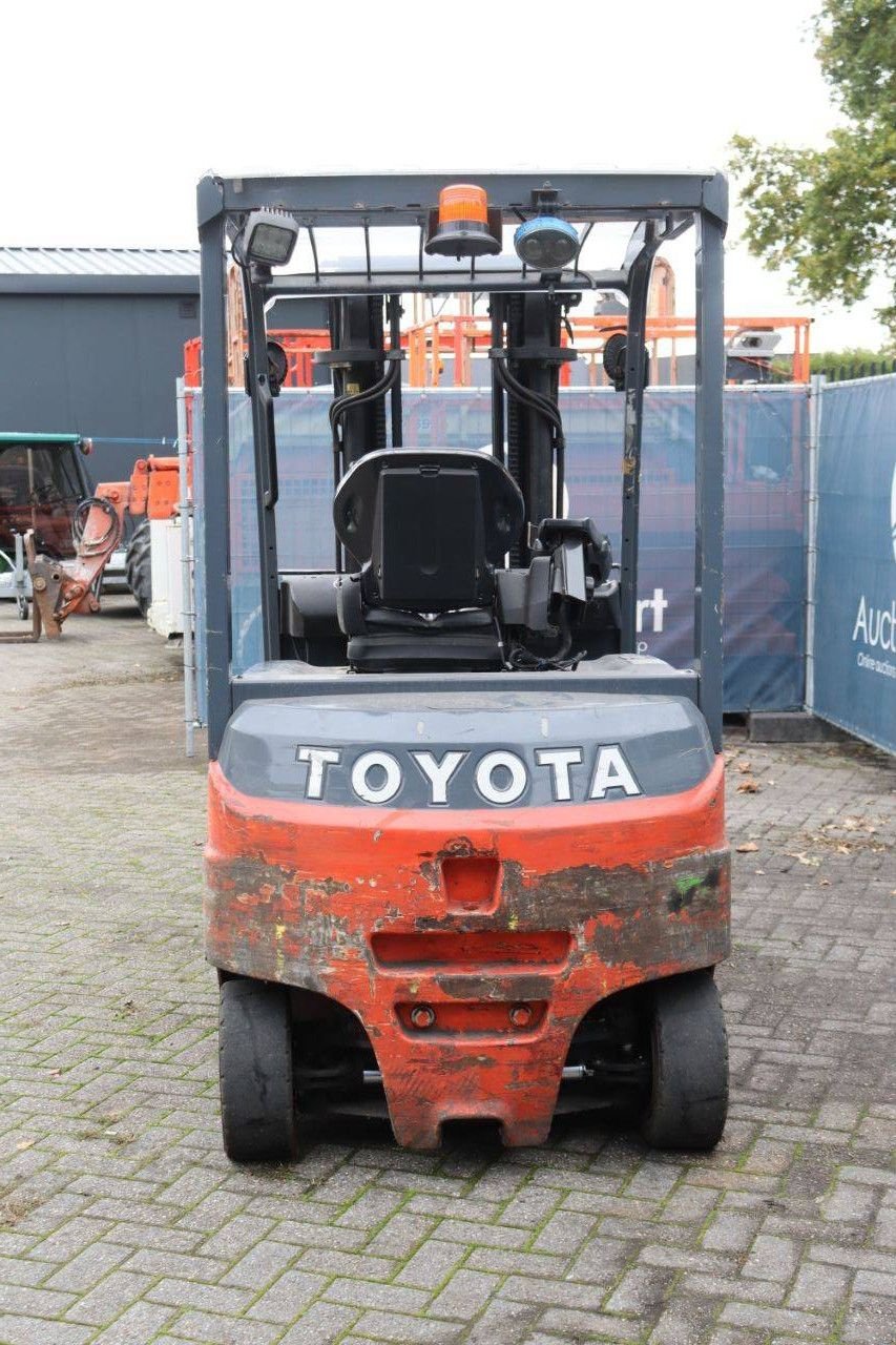 Frontstapler of the type Toyota 8FBMT30, Gebrauchtmaschine in Antwerpen (Picture 5)