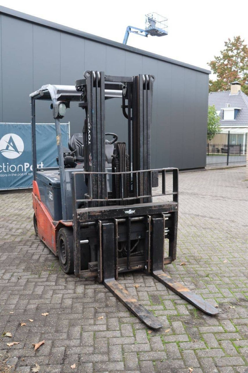 Frontstapler of the type Toyota 8FBMT30, Gebrauchtmaschine in Antwerpen (Picture 8)