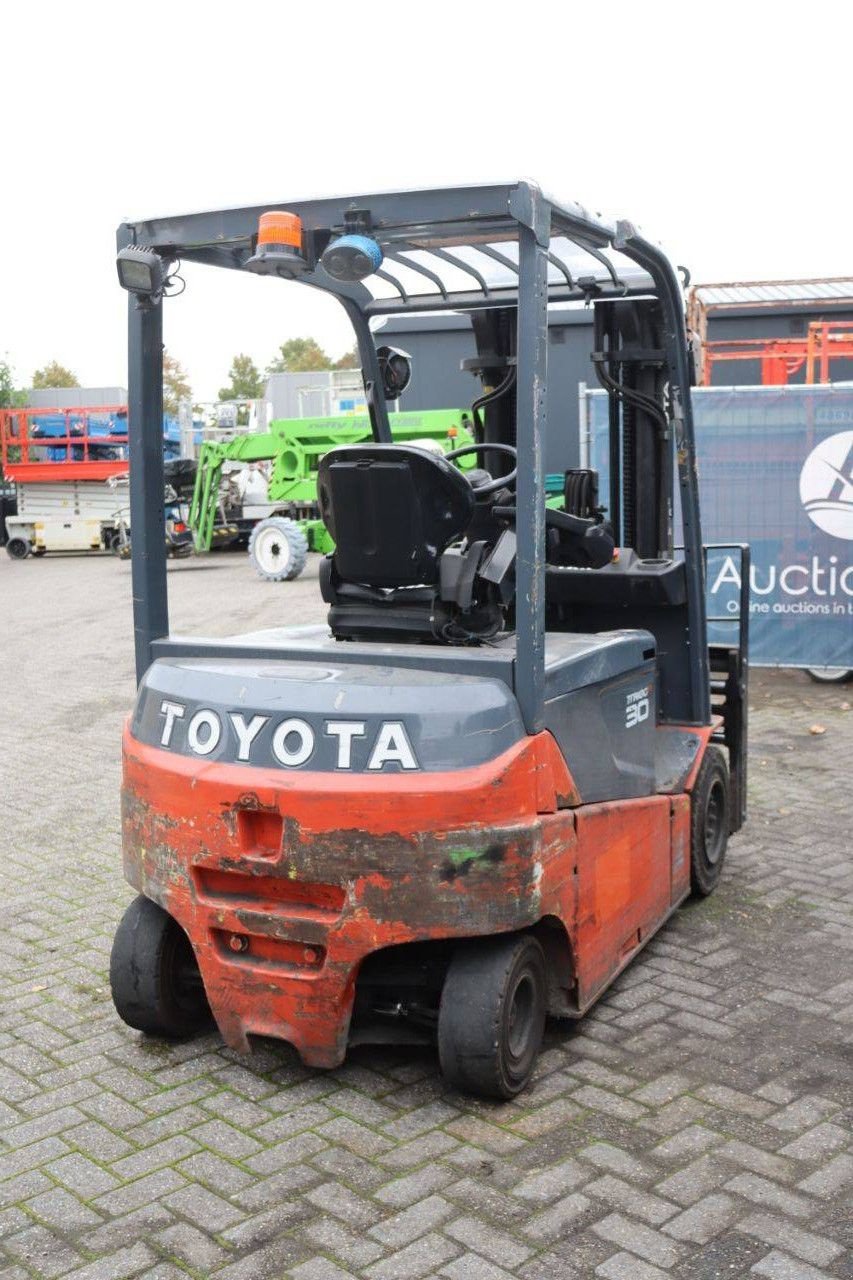 Frontstapler типа Toyota 8FBMT30, Gebrauchtmaschine в Antwerpen (Фотография 7)