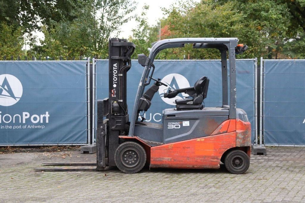 Frontstapler типа Toyota 8FBMT30, Gebrauchtmaschine в Antwerpen (Фотография 2)