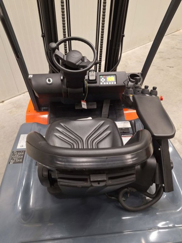 Frontstapler des Typs Toyota 8FBMT45, Gebrauchtmaschine in Barneveld (Bild 4)