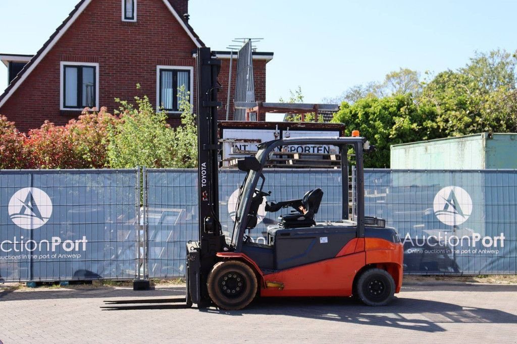 Frontstapler του τύπου Toyota 8FBMT50, Gebrauchtmaschine σε Antwerpen (Φωτογραφία 1)