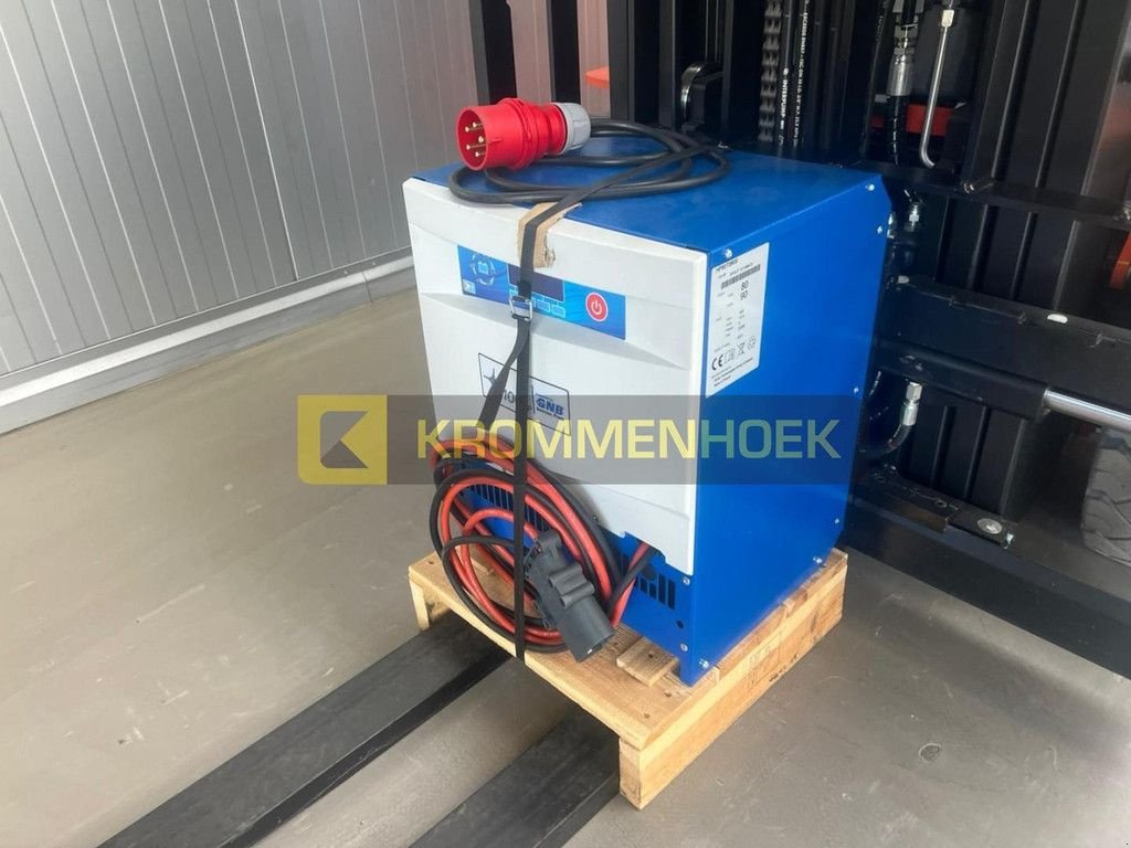 Frontstapler of the type Toyota 9 FBM 25 T, Neumaschine in Apeldoorn (Picture 10)