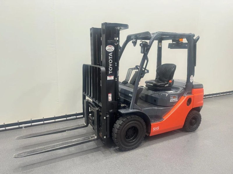 Frontstapler des Typs Toyota DEMO 52-8 FDF 25 DEMO, Neumaschine in Culemborg (Bild 1)