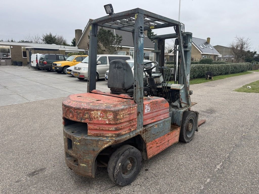 Frontstapler des Typs Toyota FD25D, Gebrauchtmaschine in Callantsoog (Bild 8)