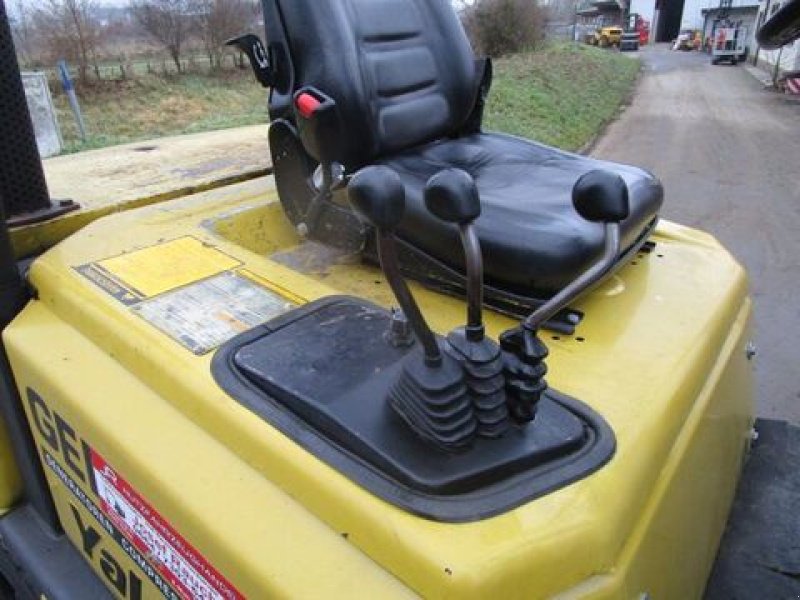 Frontstapler del tipo Yale GDP30TF - Triplex-Freihub 5,35m + Seitenschieber, Gebrauchtmaschine In Gnas (Immagine 6)