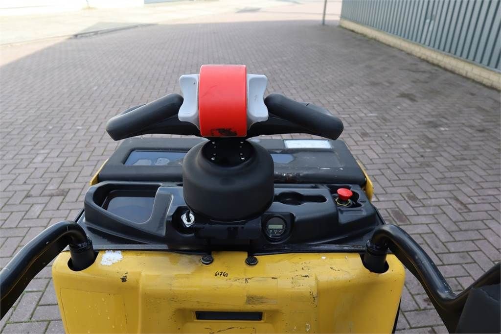 Frontstapler des Typs Yale MP20FXBW Electric Stand-On Pallet Truck, 2000kg Ca, Gebrauchtmaschine in Groenlo (Bild 5)