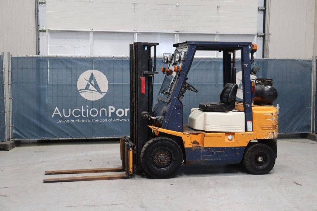 Frontstapler of the type Yang FG 25, Gebrauchtmaschine in Antwerpen (Picture 1)