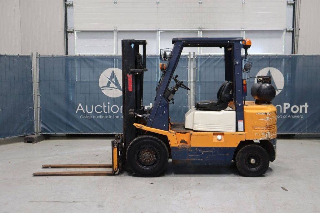 Frontstapler of the type Yang FG 25, Gebrauchtmaschine in Antwerpen (Picture 2)