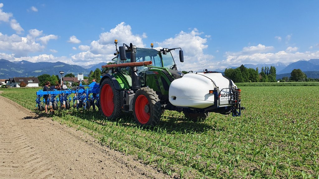 Fronttank für Anbauspritze des Typs AGRIPP Bandspritze ES, Neumaschine in Welver (Bild 4)