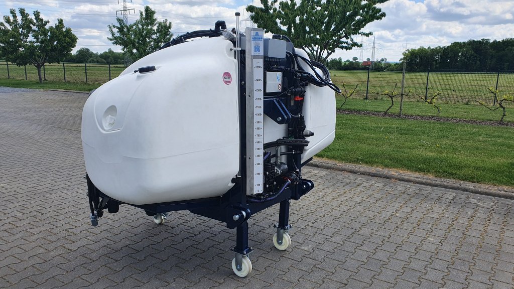 Fronttank für Anbauspritze des Typs AGRIPP Bandspritze ES, Neumaschine in Welver (Bild 9)