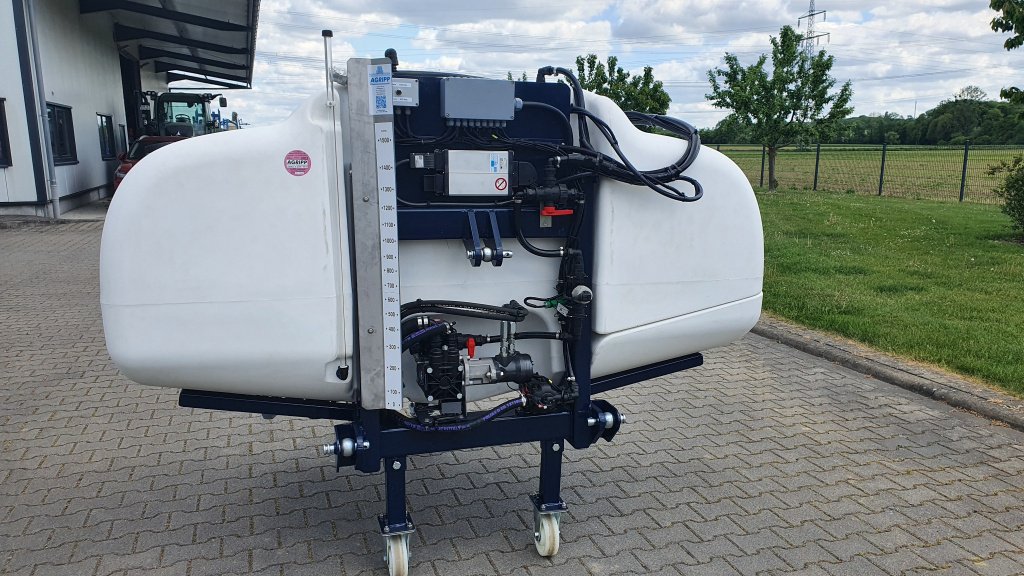 Fronttank für Anbauspritze des Typs AGRIPP Bandspritze ES, Neumaschine in Welver (Bild 10)