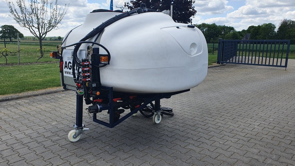 Fronttank für Anbauspritze des Typs AGRIPP Bandspritze ES, Neumaschine in Welver (Bild 13)
