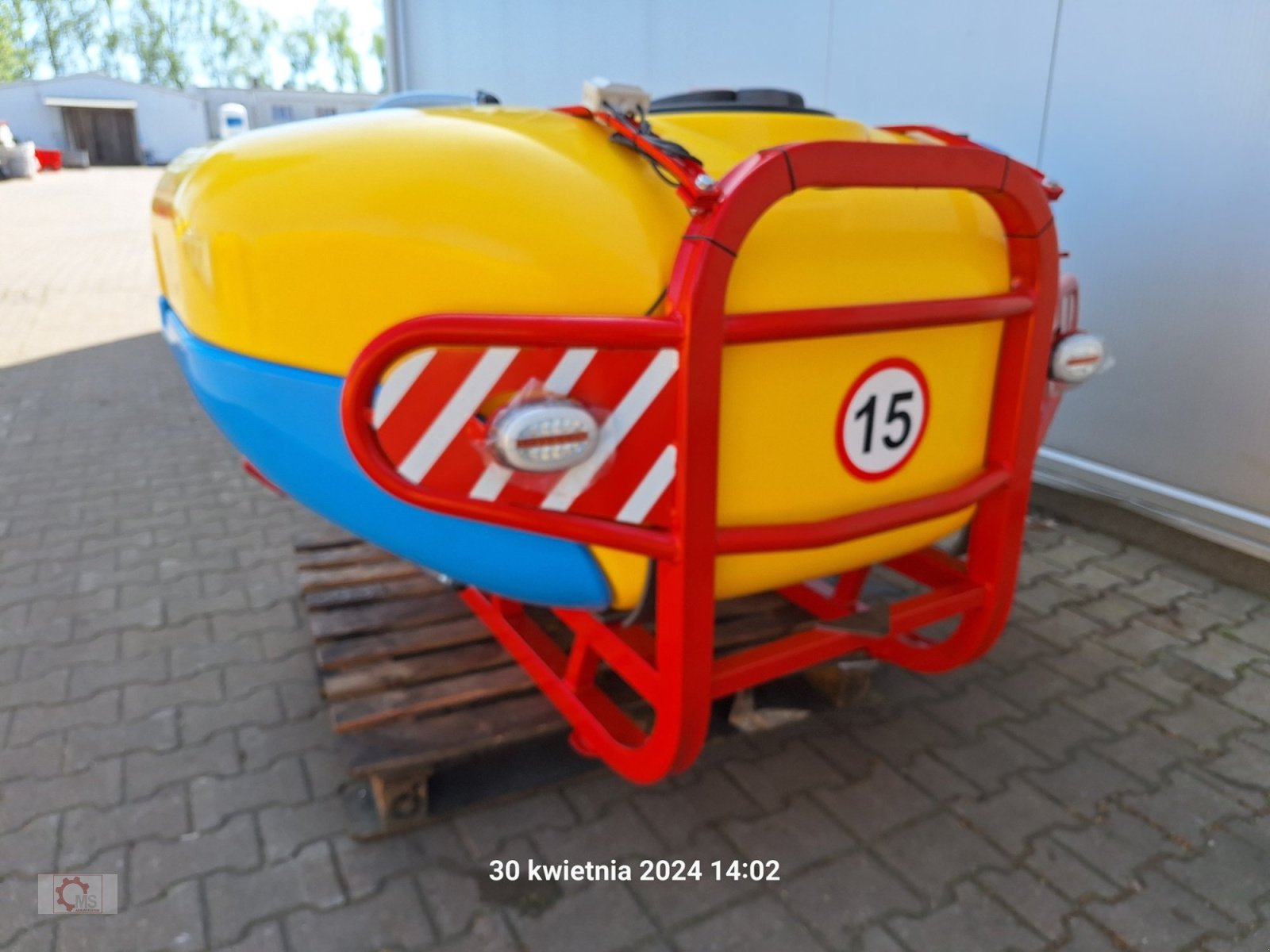 Fronttank für Anbauspritze des Typs Jar-Met Fronttank 1200l Anbauspritze Feldspritze, Neumaschine in Tiefenbach (Bild 2)