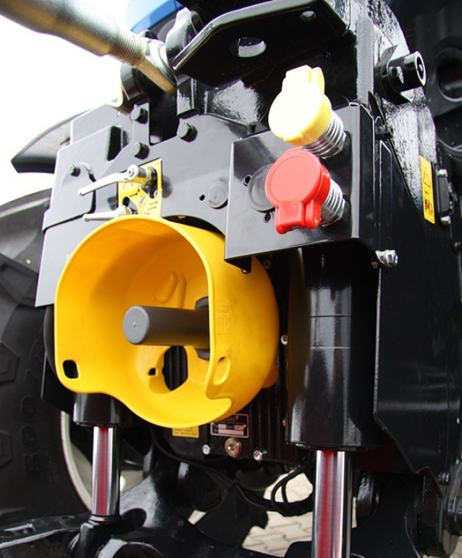 Frontzapfwelle of the type Sauter New Holland T7.195 S - T7.215 S, Neumaschine in Ebersbach (Picture 3)