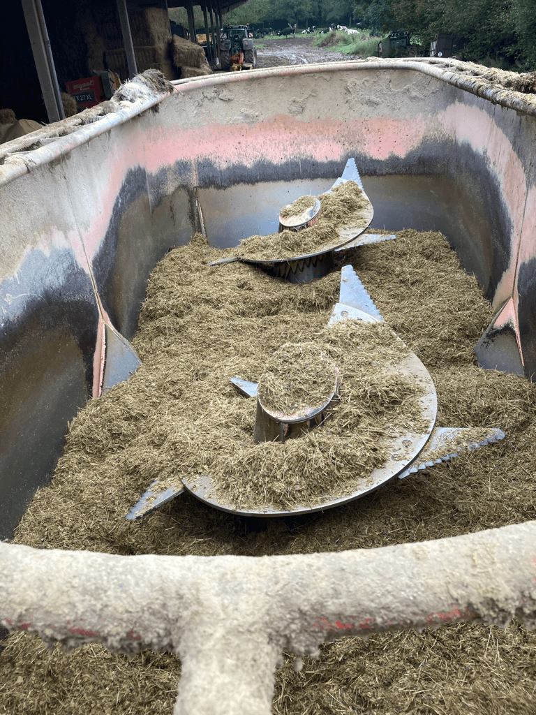 Futtermischwagen del tipo Audureau MELANGEUSE MATRIX, Gebrauchtmaschine In CINTHEAUX (Immagine 7)