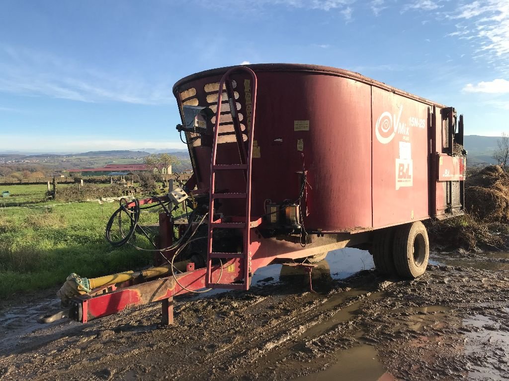 Futtermischwagen типа BVL 15 N 2 S, Gebrauchtmaschine в ST MARTIN EN HAUT (Фотография 1)