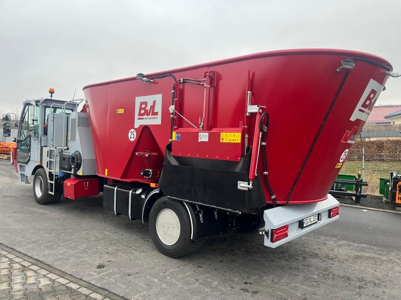Futtermischwagen of the type BVL Maximus Plus 19-2S, Neumaschine in Neuhof - Dorfborn (Picture 4)