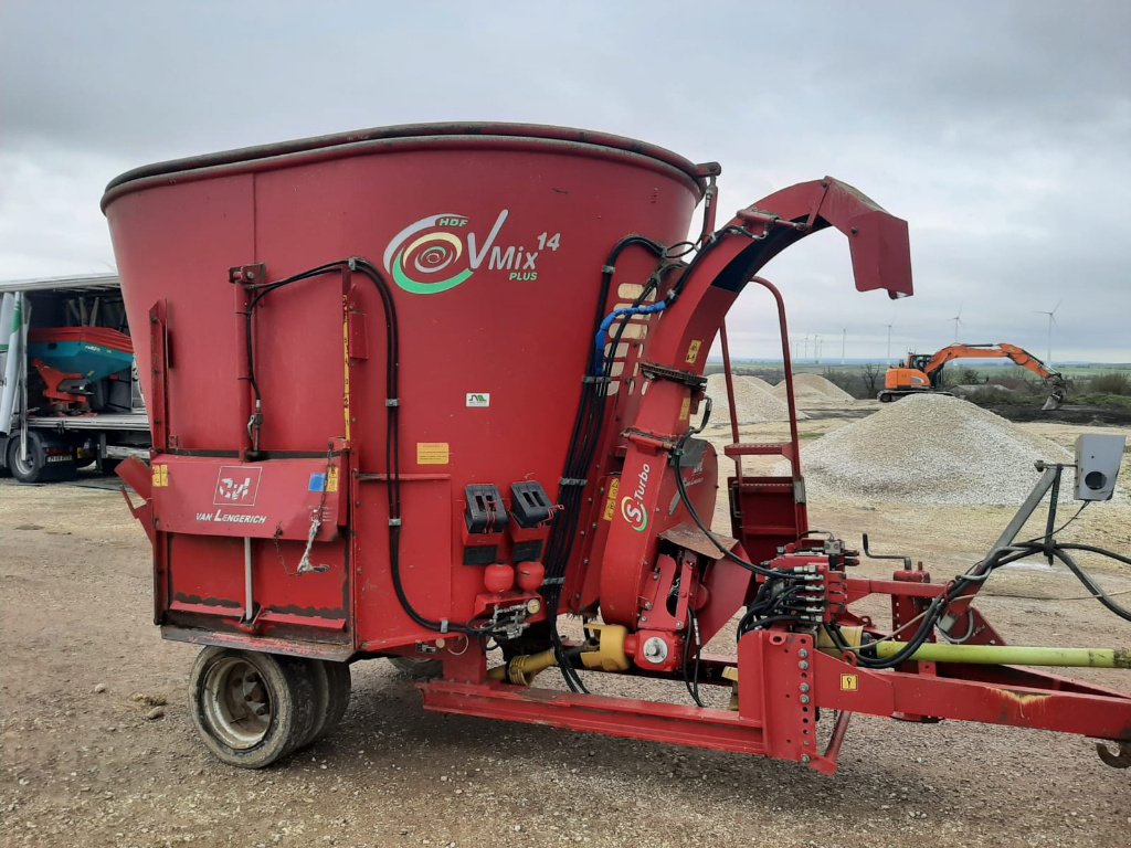 Futtermischwagen of the type BVL V-Mix 14 Plus, Gebrauchtmaschine in SAINT LOUP (Picture 2)