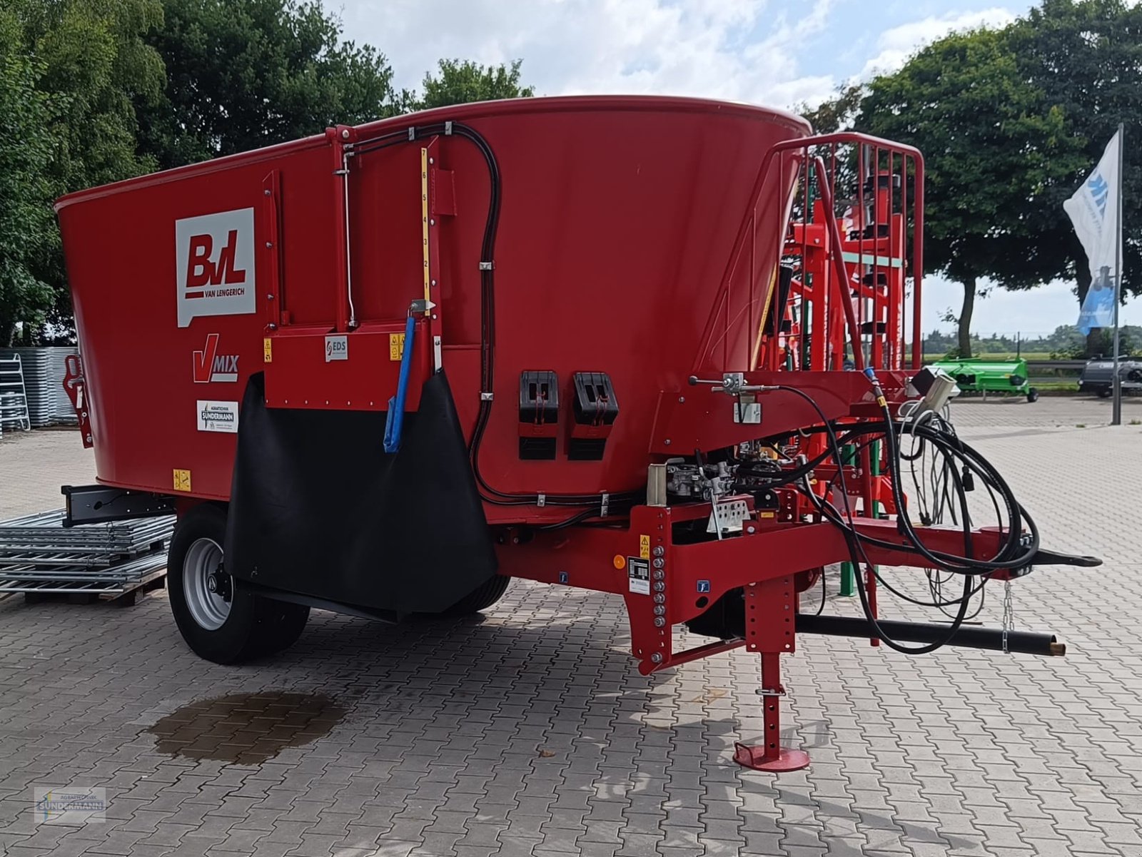 Futtermischwagen of the type BVL V-Mix 17N-2S, Neumaschine in Bassum (Picture 2)