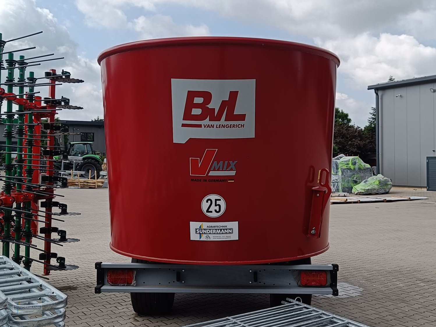 Futtermischwagen of the type BVL V-Mix 17N-2S, Neumaschine in Bassum (Picture 4)