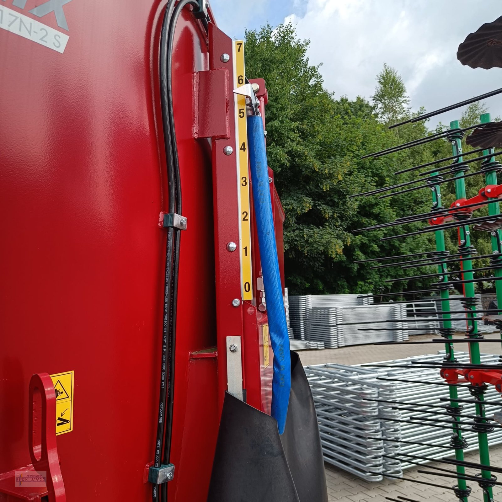 Futtermischwagen of the type BVL V-Mix 17N-2S, Neumaschine in Bassum (Picture 7)