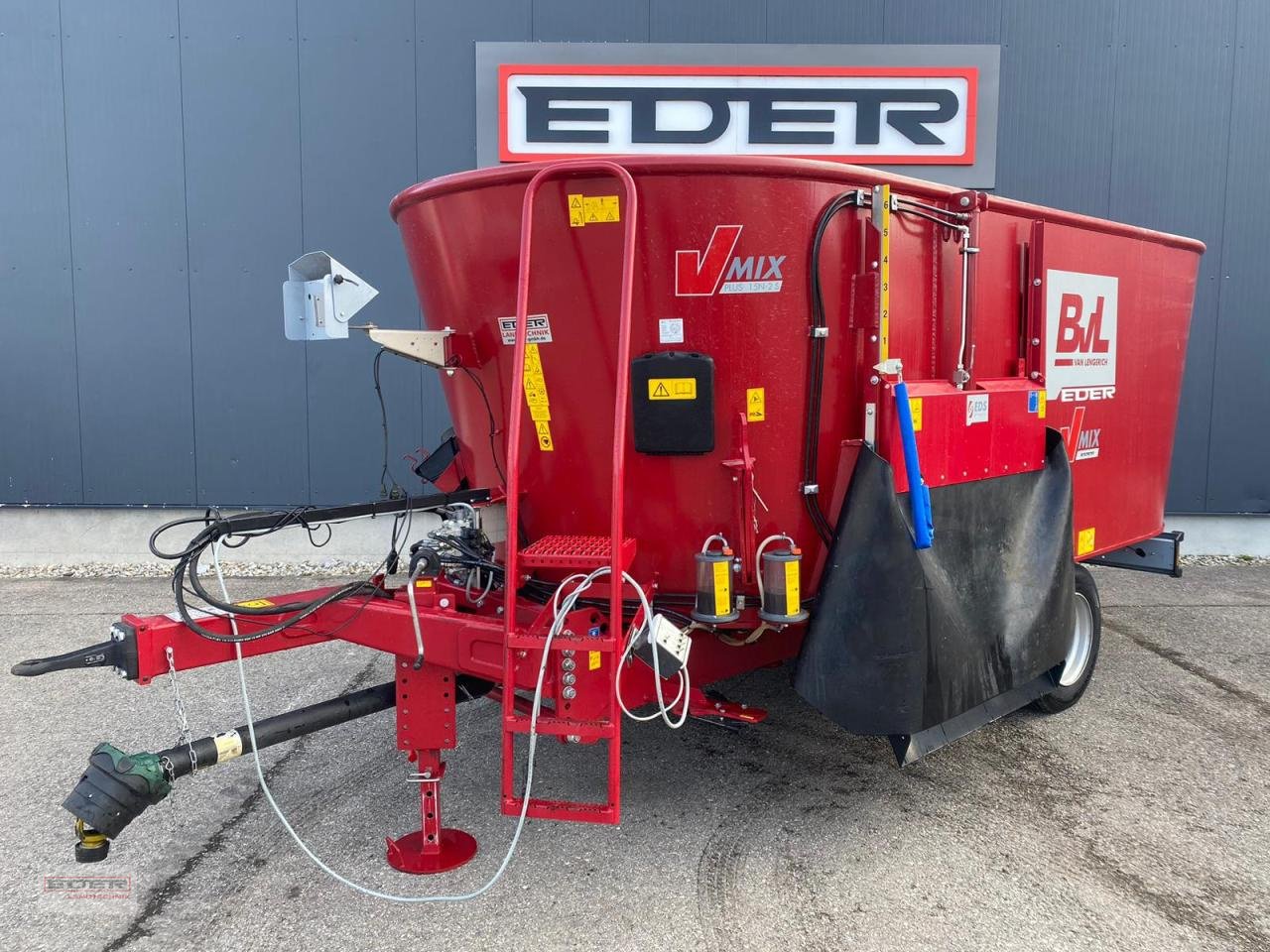 Futtermischwagen des Typs BVL V-Mix Plus 15N-2S, Neumaschine in Tuntenhausen (Bild 1)