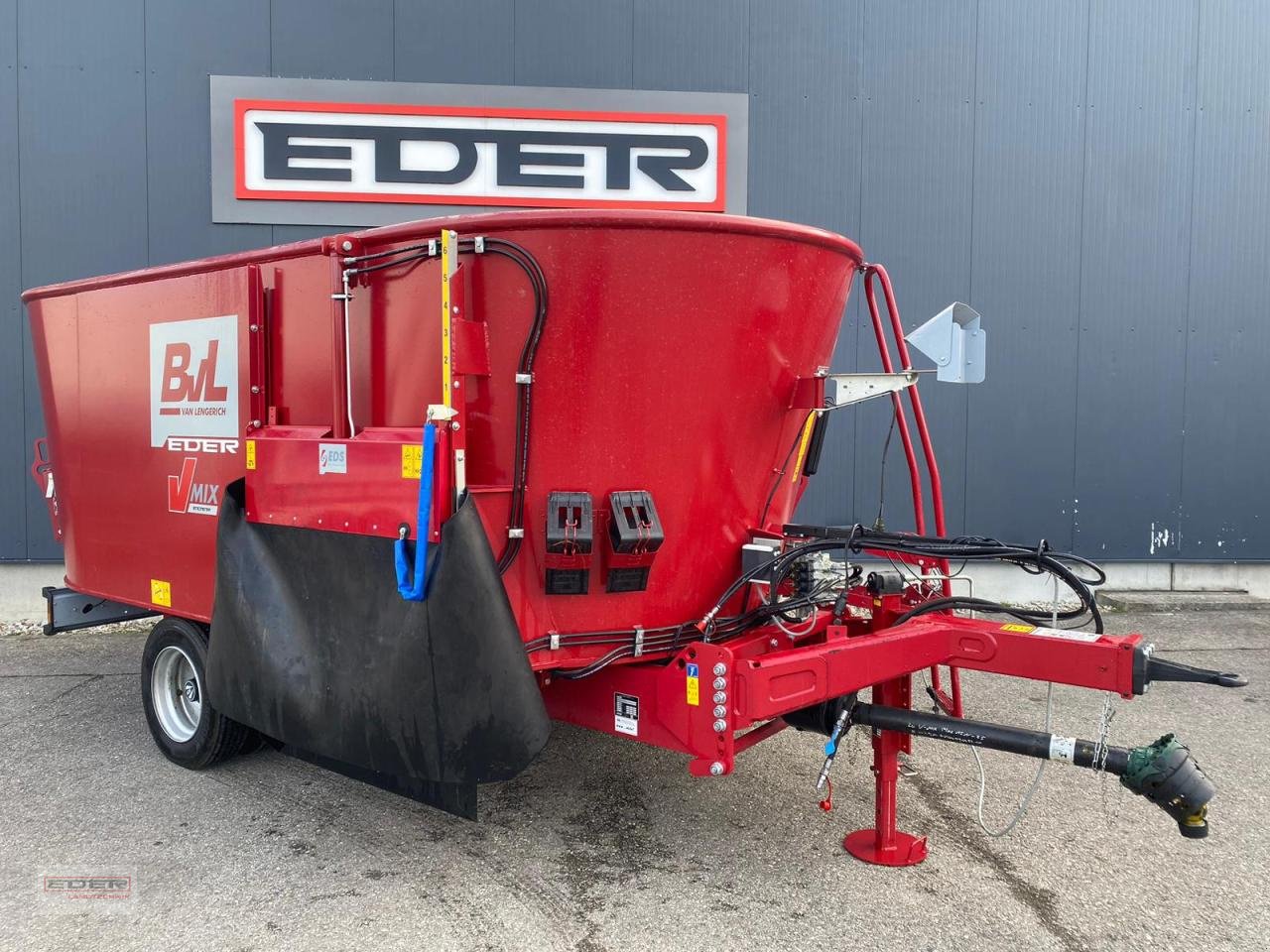 Futtermischwagen des Typs BVL V-Mix Plus 15N-2S, Neumaschine in Tuntenhausen (Bild 2)