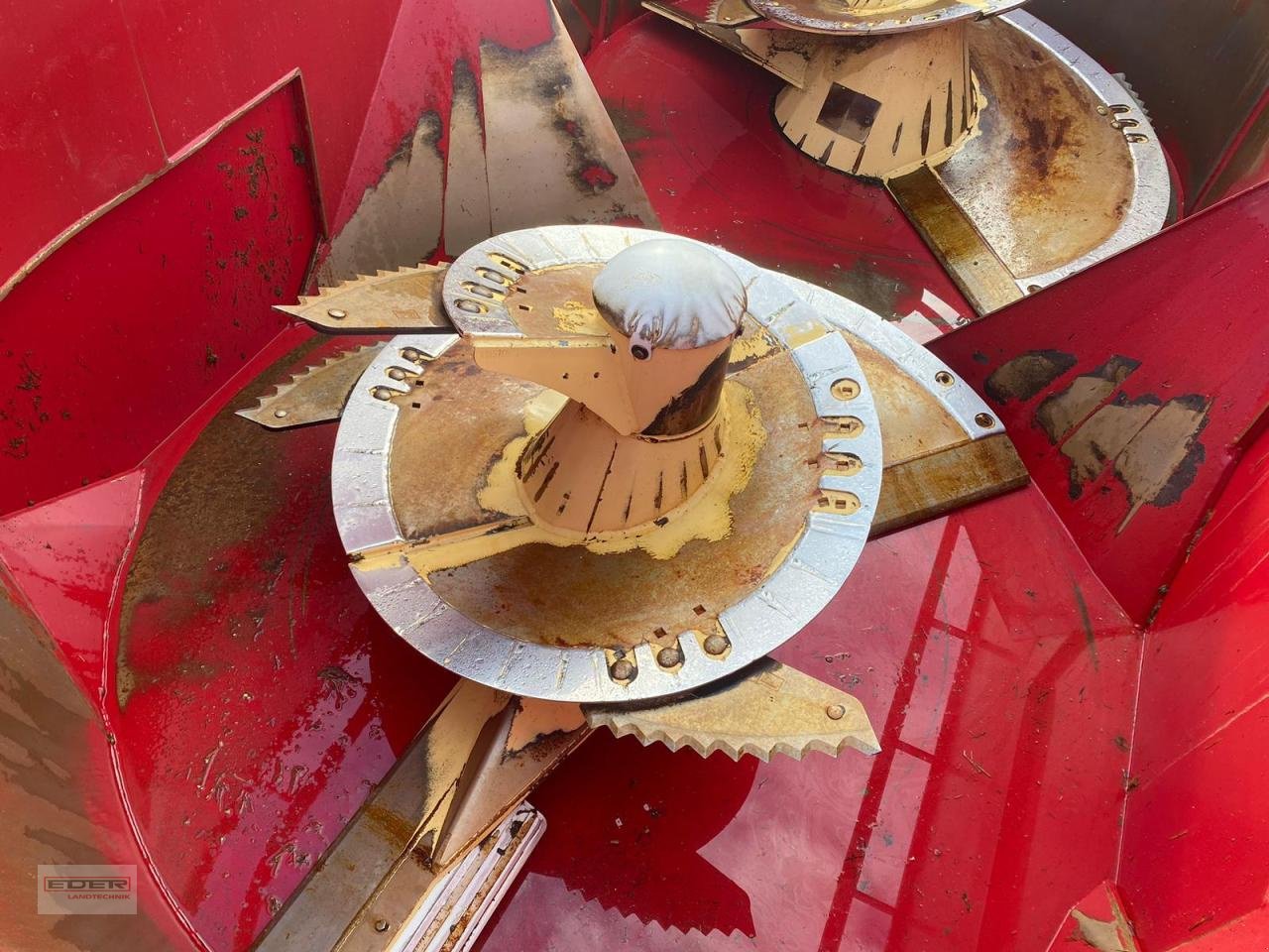 Futtermischwagen des Typs BVL V-Mix Plus 15N-2S, Neumaschine in Tuntenhausen (Bild 7)