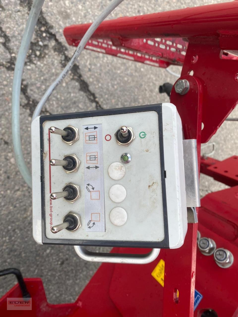 Futtermischwagen des Typs BVL V-Mix Plus 15N-2S, Neumaschine in Tuntenhausen (Bild 11)