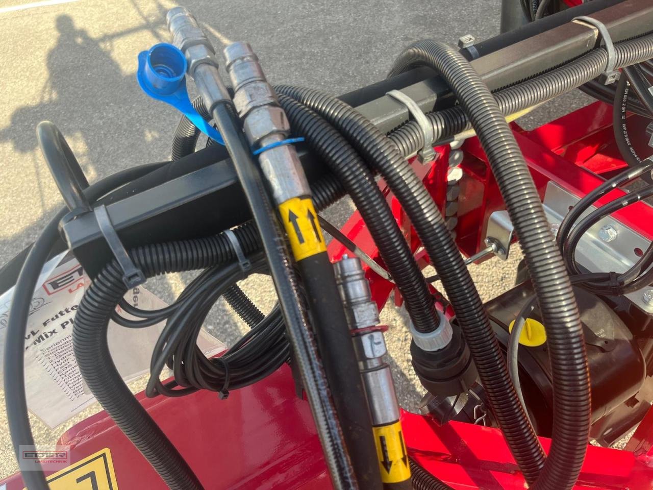 Futtermischwagen des Typs BVL V-Mix Plus 18 - 2S, Neumaschine in Tuntenhausen (Bild 3)