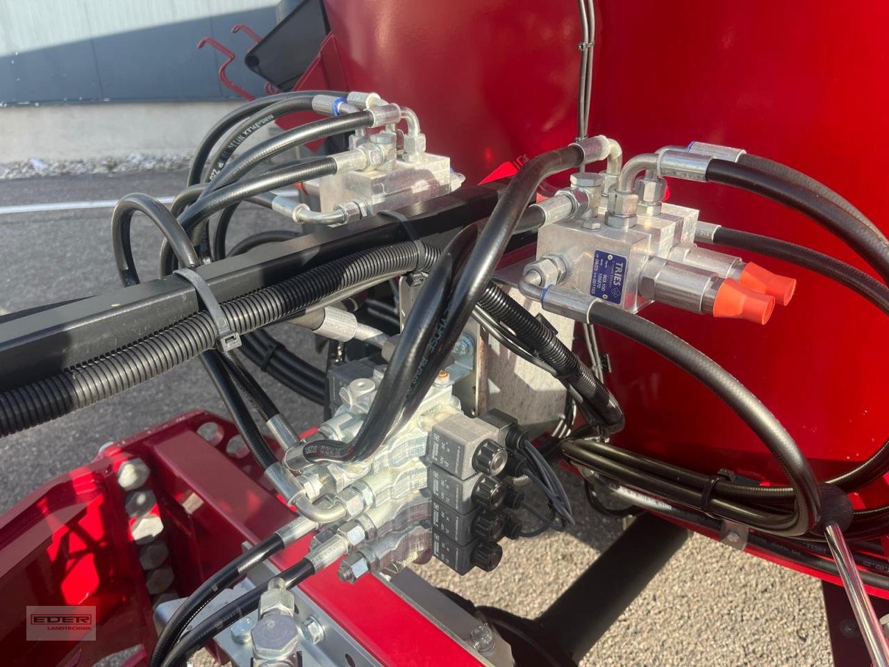 Futtermischwagen des Typs BVL V-Mix Plus 18 - 2S, Neumaschine in Tuntenhausen (Bild 4)