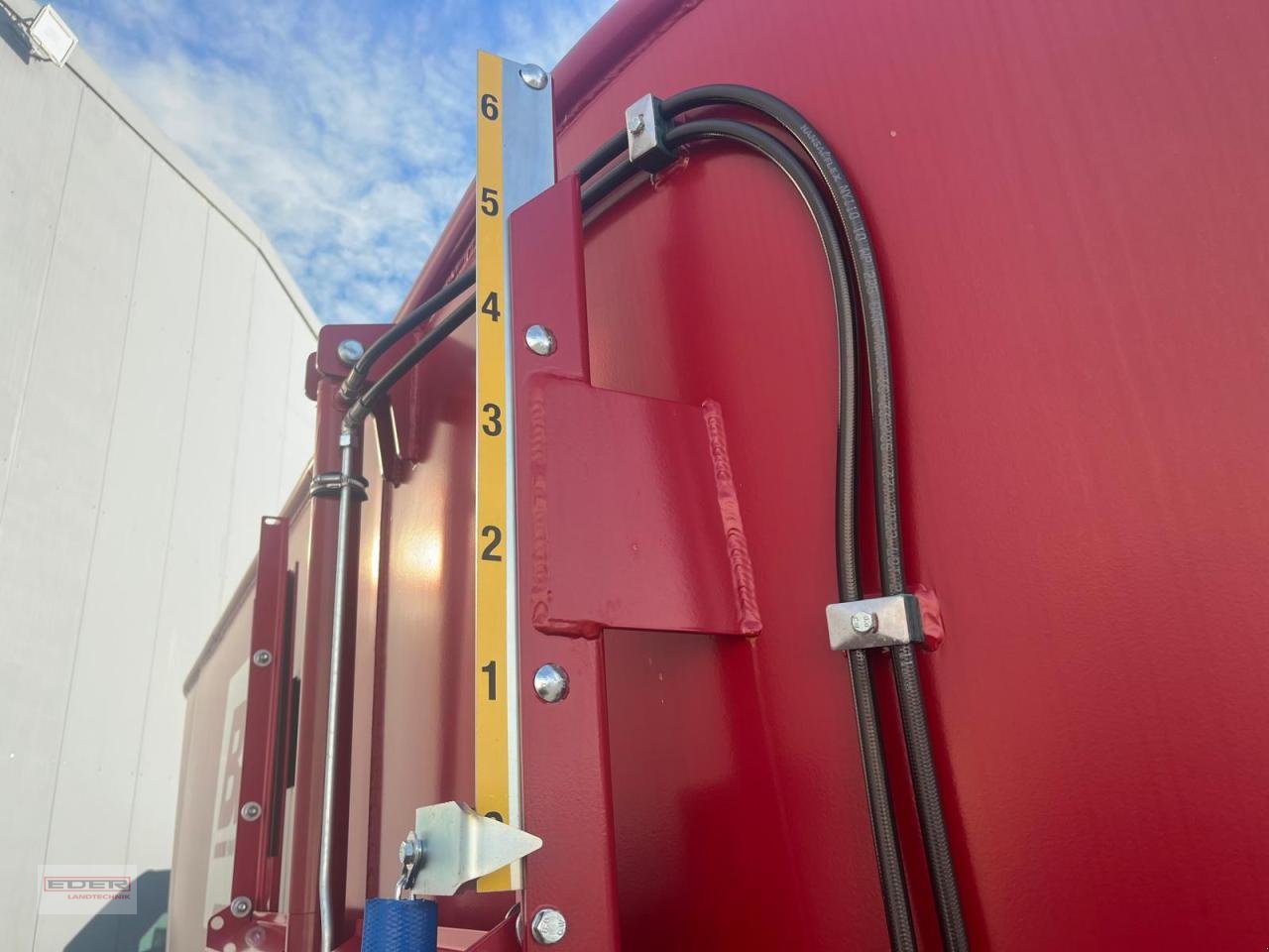 Futtermischwagen des Typs BVL V-Mix Plus 18 - 2S, Neumaschine in Tuntenhausen (Bild 11)