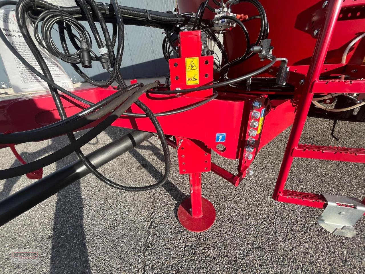 Futtermischwagen des Typs BVL V-Mix Plus 18 - 2S, Neumaschine in Tuntenhausen (Bild 12)