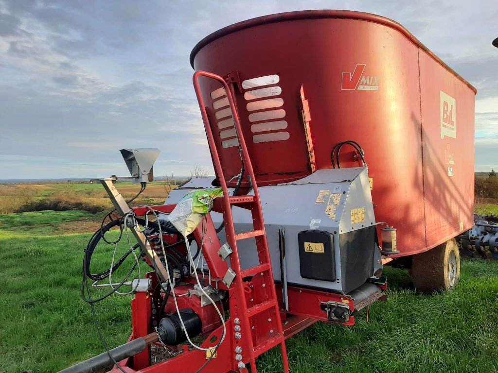 Futtermischwagen des Typs BVL V-MIX PLUS 25-2S, Gebrauchtmaschine in SAINT LOUP (Bild 1)