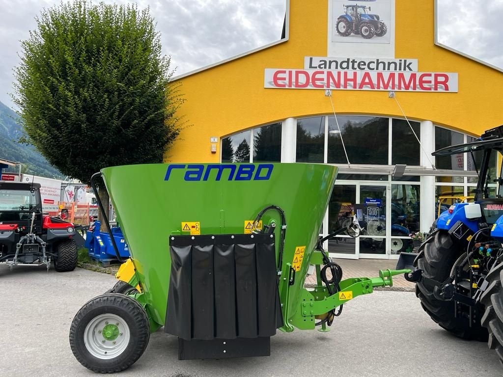 Futtermischwagen des Typs Faresin Rambo 500 Vertikalmischwagen, Neumaschine in Burgkirchen (Bild 3)