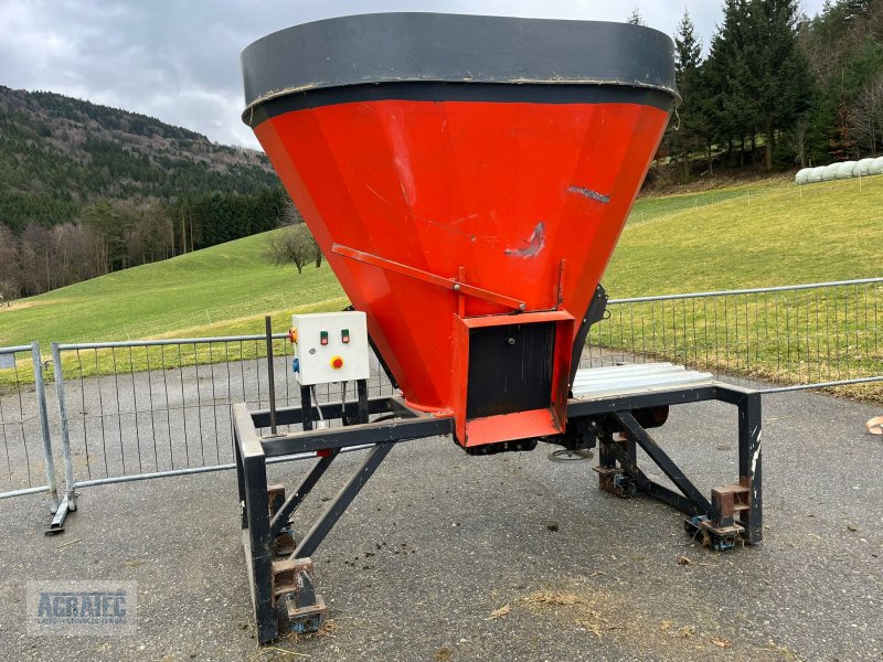 Futtermischwagen des Typs Futtermischer 2,5, Gebrauchtmaschine in Salching bei Straubing (Bild 1)