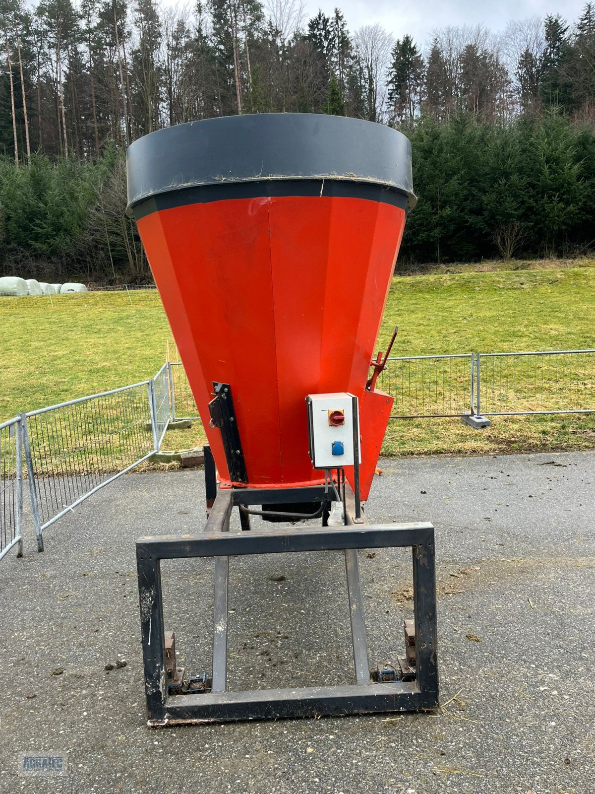 Futtermischwagen des Typs Futtermischer 2,5, Gebrauchtmaschine in Salching bei Straubing (Bild 3)