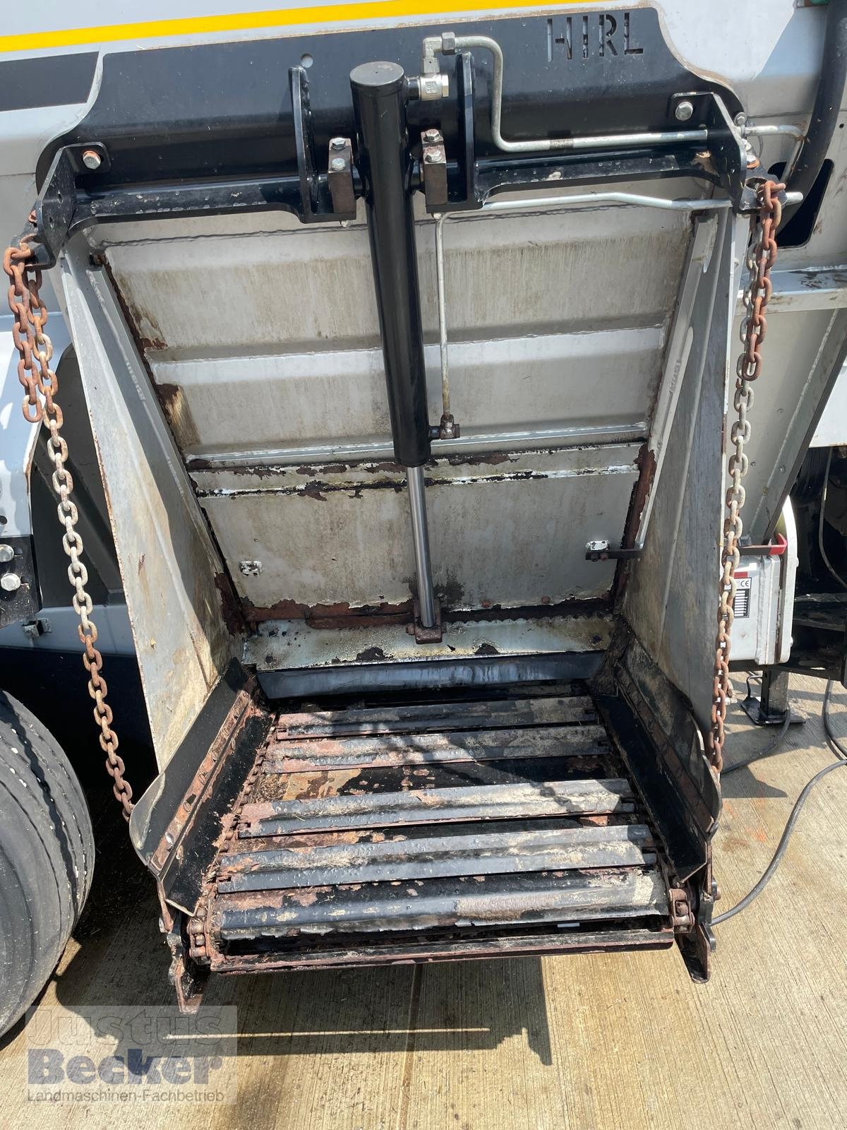 Futtermischwagen des Typs Hirl T 900 H, Gebrauchtmaschine in Weimar-Niederwalgern (Bild 2)