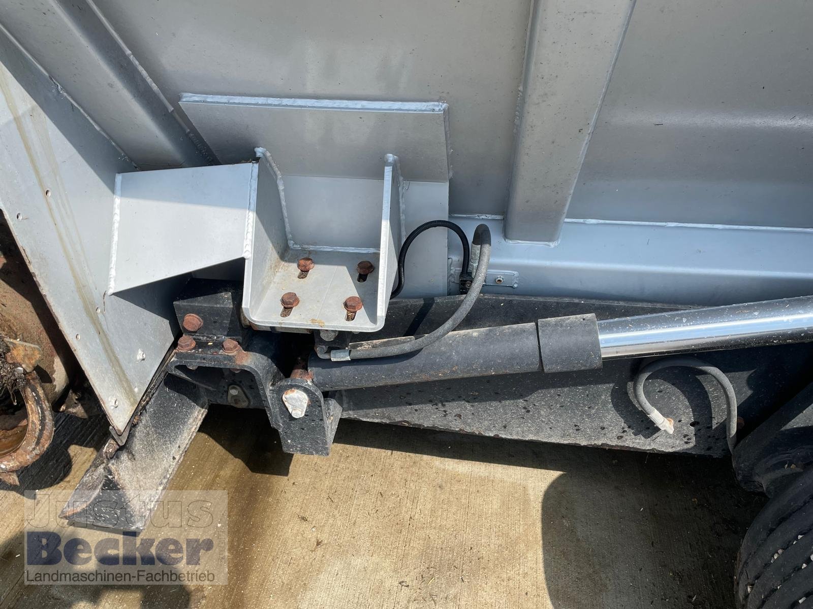 Futtermischwagen des Typs Hirl T 900 H, Gebrauchtmaschine in Weimar-Niederwalgern (Bild 10)
