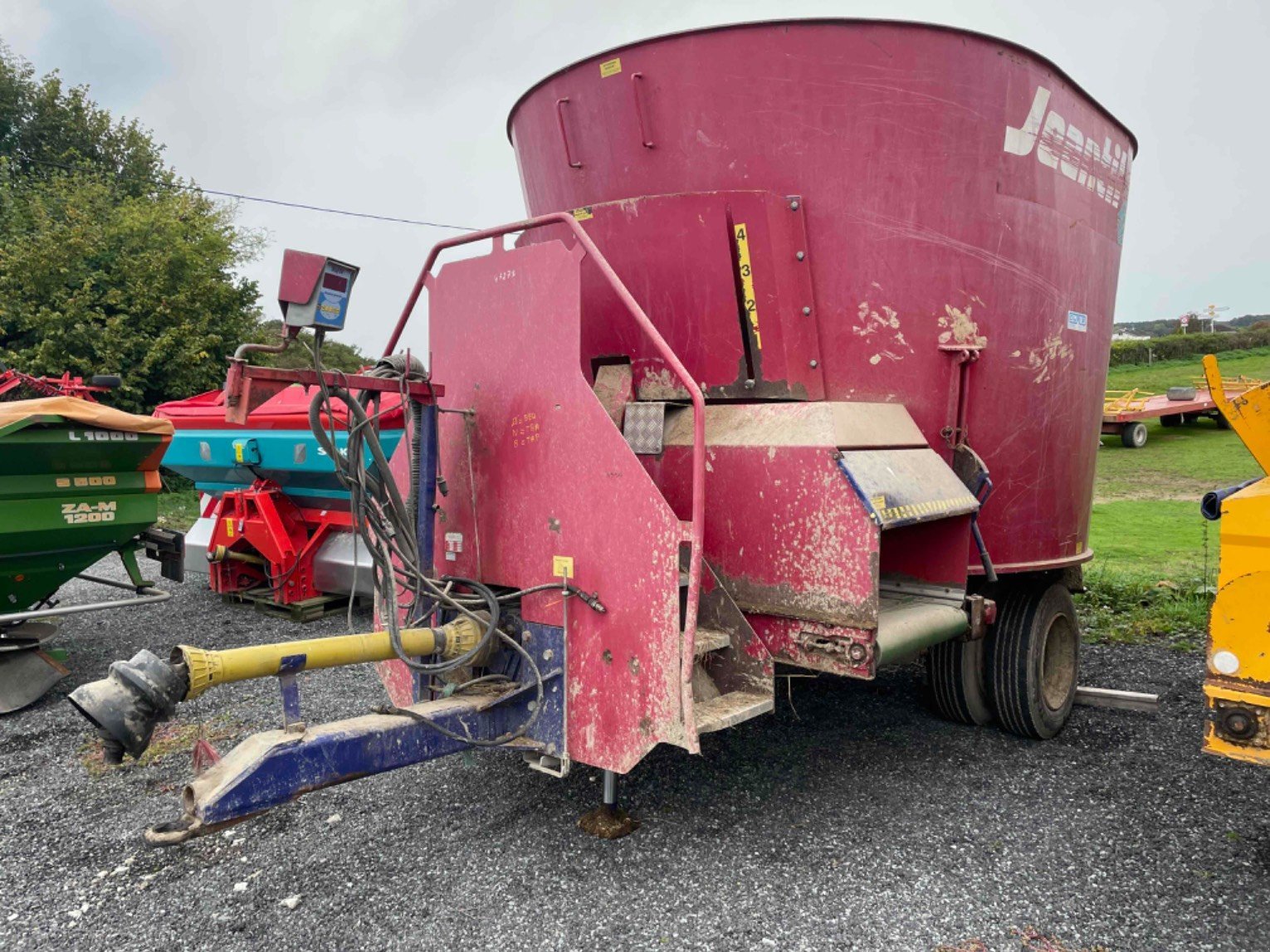 Futtermischwagen du type Jeantil Mélangeuse Vm17 Jeantil, Gebrauchtmaschine en LA SOUTERRAINE (Photo 4)